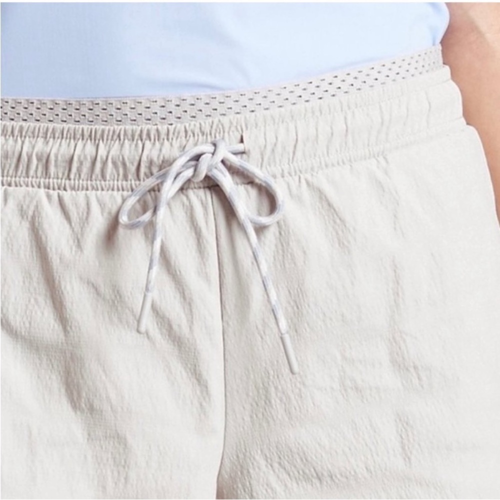 Athleta Crest 2 in 1 Shortie Shorts women's
Birch Gray - Picture 3 of 6